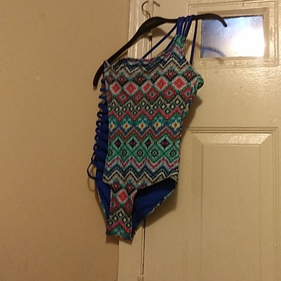 Swimsuit - Picture 2 of 5